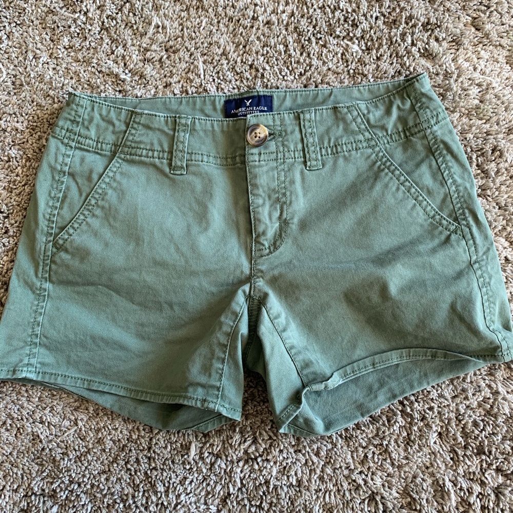 AMERICAN EAGLE TWILL SHORTS SIZE 0